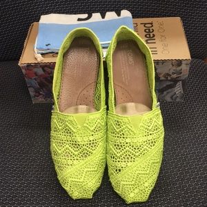 Toms classic crochet neon lime